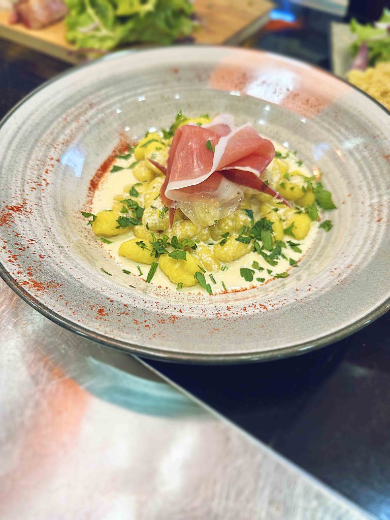 Plat crème jambon Pizza caffé